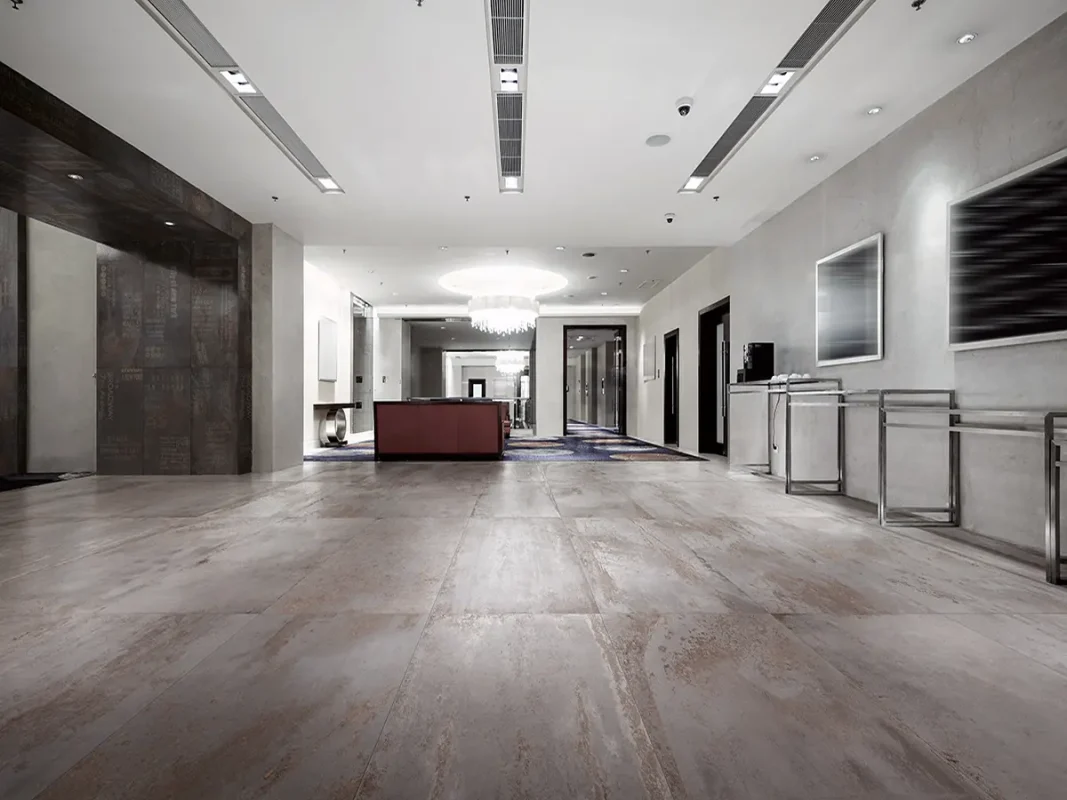 Amenajare-pardoseala-cu-gresie-flatiron-amb-silver-EK-Gada-Ceramic