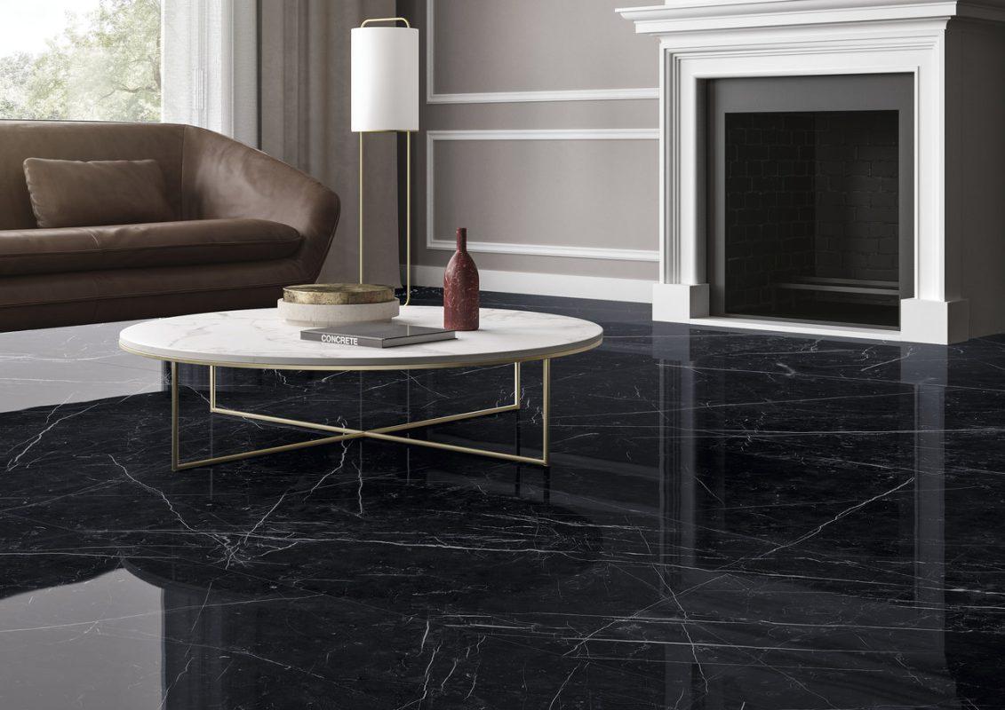 Amenajare_living_cu_gresie_portelanata_aspect_marmura_detaliu_maximum_marmi_dark_marquina_gadaceramic