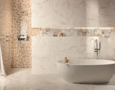 Baie moderna aspect lux cu gresie si faianta lucioasa fap roma gold