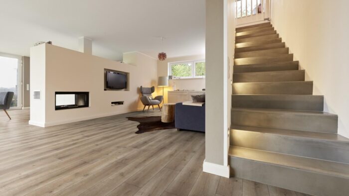 Parchet Laminat full plank Stejar Pastel Brown F07 Ter hurne amenajare living modern detaliu scara interioara