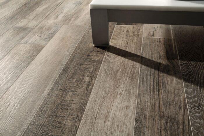 Detaliu Gresie Portelanata Aspect Lemn Barn Wood Living