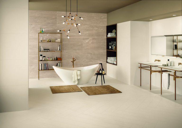 Baie cu Gresie Portelanata Elements Design Ivory si perete marmo beige