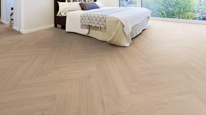 Parchet Laminat Herringbone Oak Apartment Y01 665x133x10 mm amenajare dormitor modern