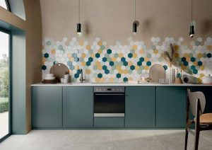 Faianță interior hexagonala Small White Prussian Ocher Sage amenajare bucatarie