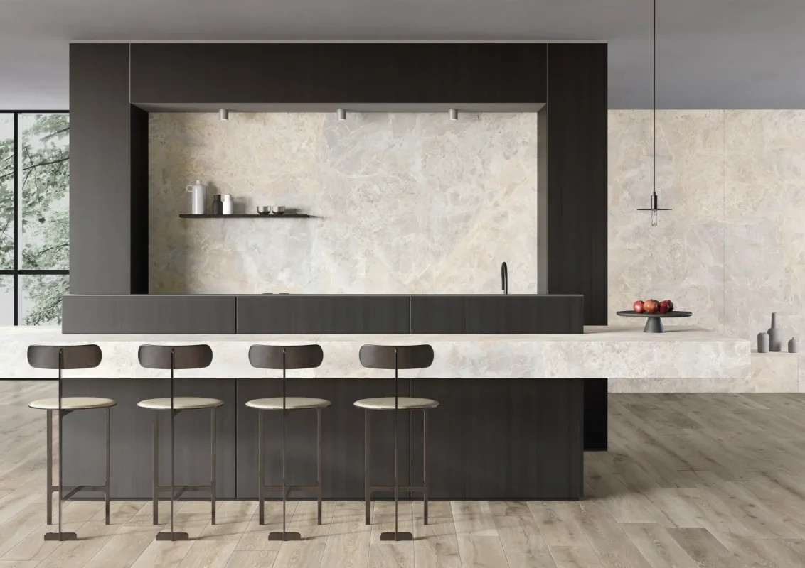 Bucatarie-cu-gresie-portelanata-tip-parchet-si-gresie-Keope Versilia_fiorit- ivory_Gada-Ceramic