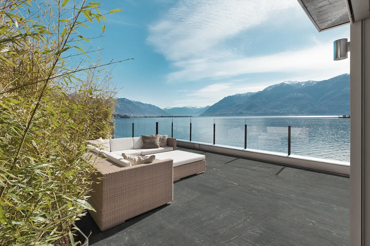 Terasa-cu-gresie-portelanata-20mm-grosime-pietravals-amb-grey-60x120-Gada-Ceramic