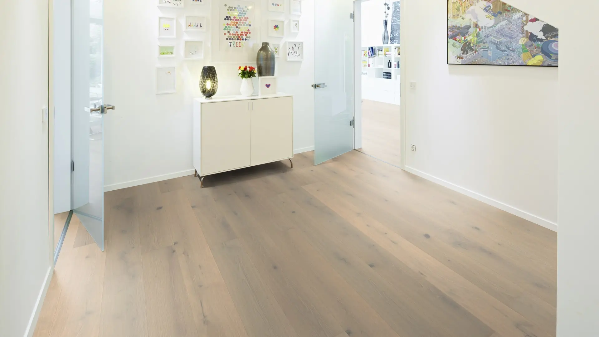 Parchet_triplustratificat_din_lemn_Stejar_Park_Avenue_2390x200x14mm_pardoseala_hol_TerH_Gada_Ceramic Parchet Triplustratificat Stejar Park Avenue Uleiat